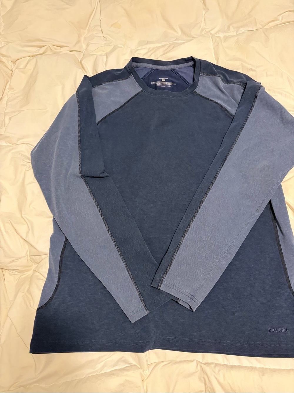 Patagonia Men's Navy Blue Tee